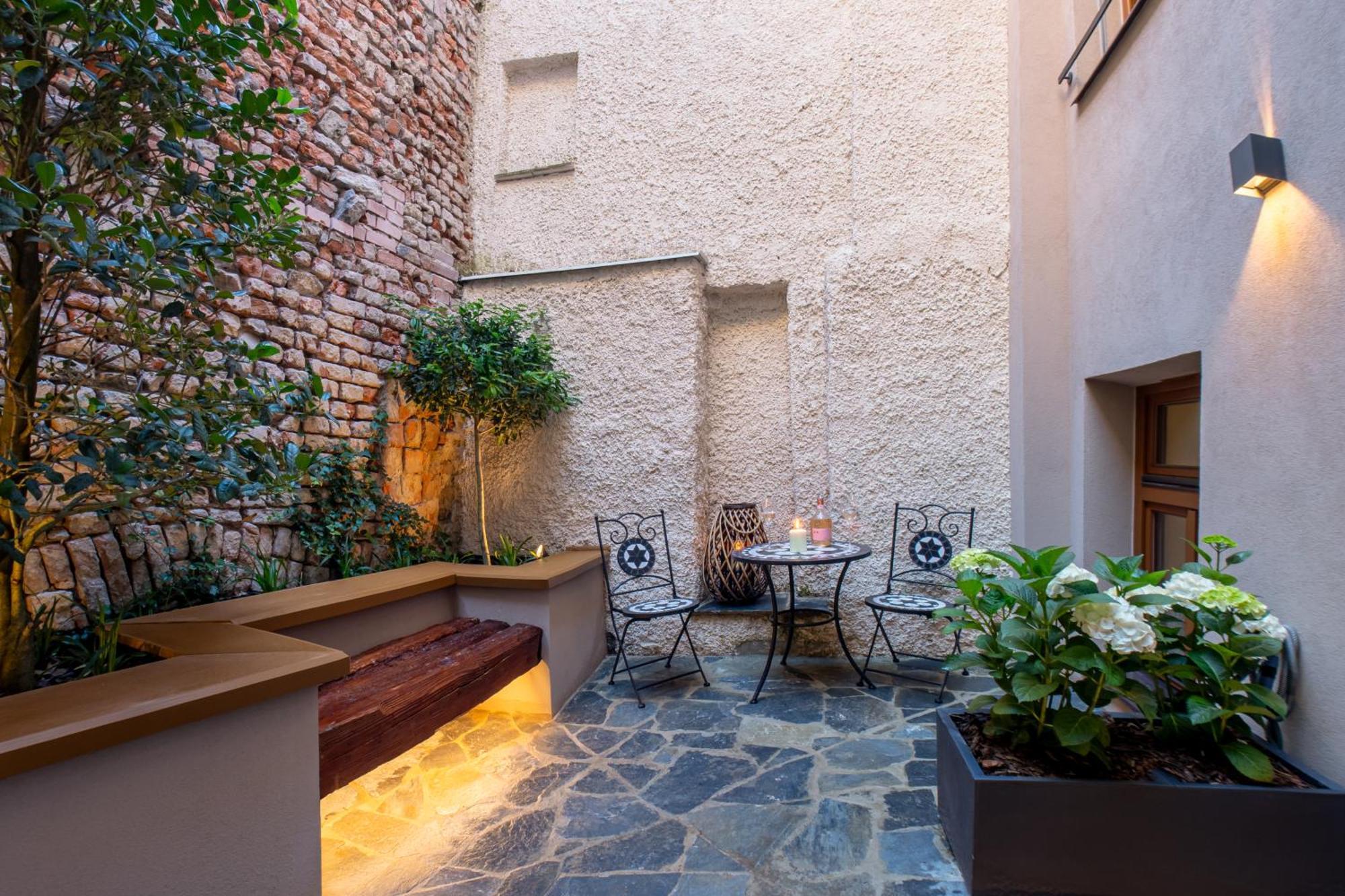 White Wolf Boutique Apartments Olomouc Exteriör bild