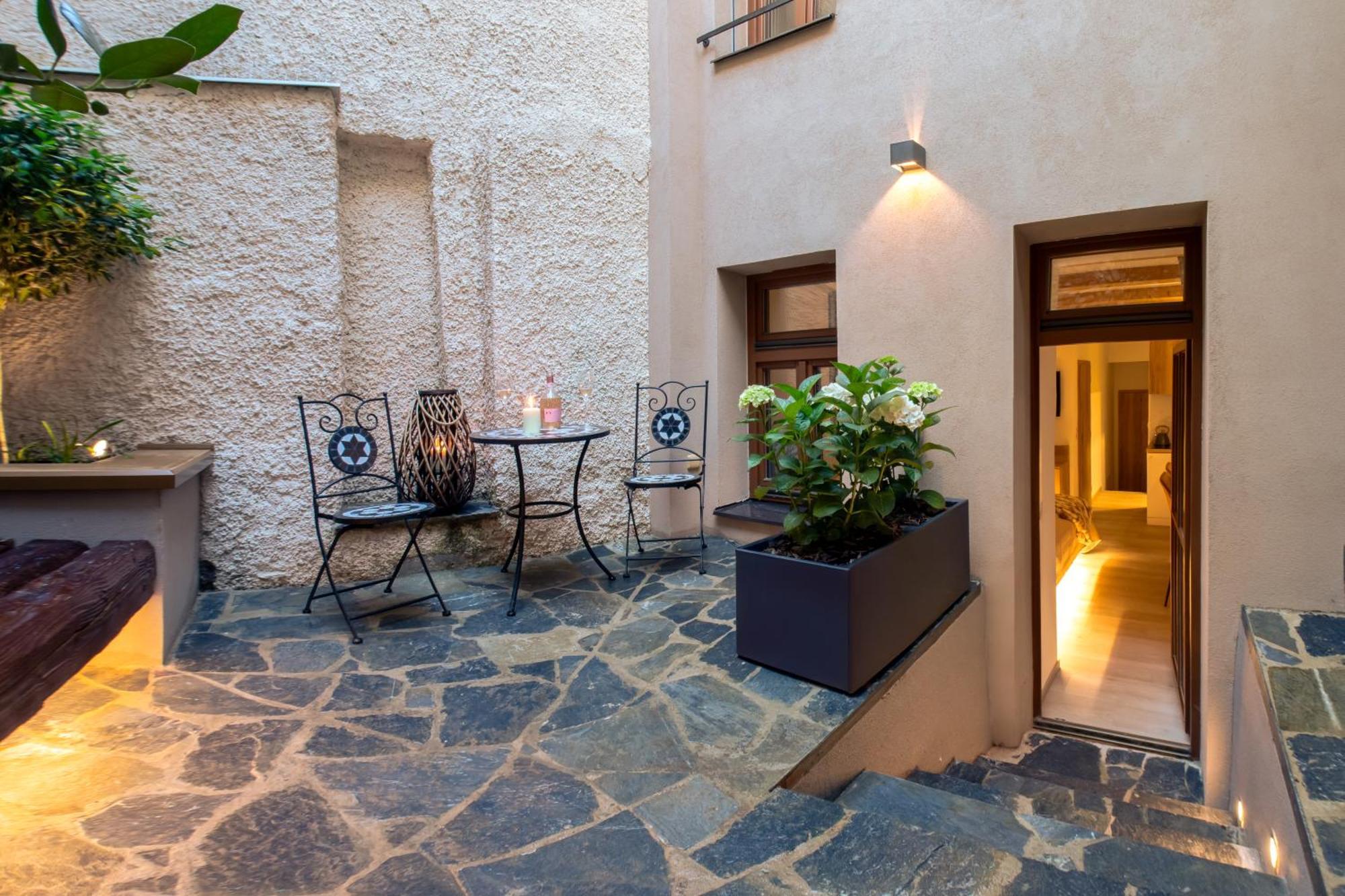 White Wolf Boutique Apartments Olomouc Exteriör bild